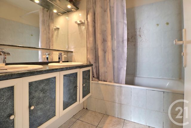 Appartement F4 à vendre - 4 pièces - 84.08 m2 - BAGNOLET - 93 - ILE-DE-FRANCE - Century 21 Dossimmo