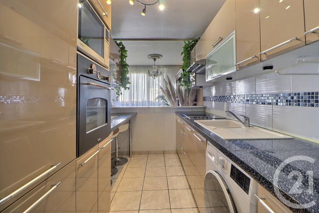 Appartement F4 à vendre - 4 pièces - 84.08 m2 - BAGNOLET - 93 - ILE-DE-FRANCE - Century 21 Dossimmo
