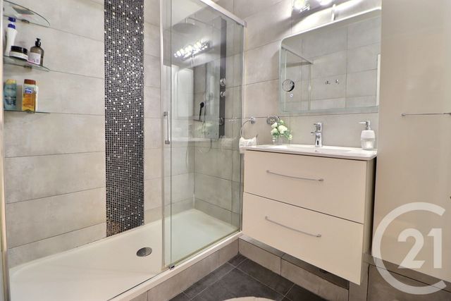 Appartement F4 à vendre - 4 pièces - 66.16 m2 - AULNAY SOUS BOIS - 93 - ILE-DE-FRANCE - Century 21 Dossimmo