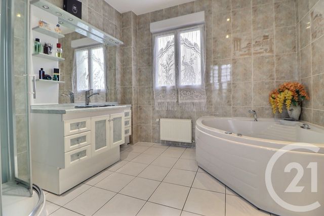 maison à vendre - 5 pièces - 138.02 m2 - AULNAY SOUS BOIS - 93 - ILE-DE-FRANCE - Century 21 Dossimmo