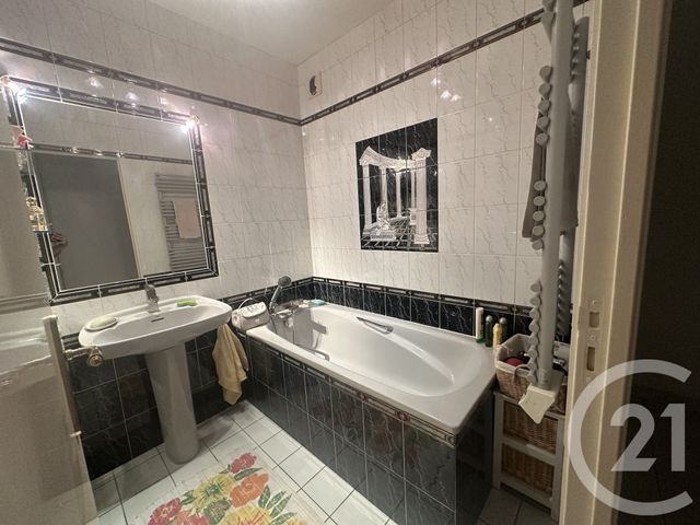 Appartement F3 à vendre - 3 pièces - 60.11 m2 - AULNAY SOUS BOIS - 93 - ILE-DE-FRANCE - Century 21 Dossimmo