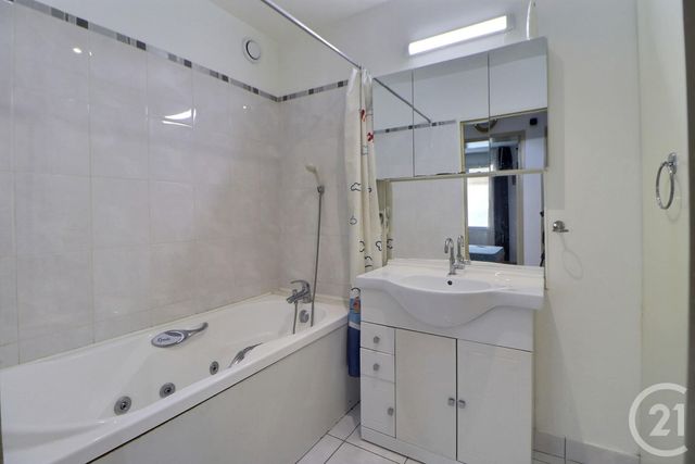 Appartement F3 à vendre - 3 pièces - 65.24 m2 - PARIS - 75010 - ILE-DE-FRANCE - Century 21 Dossimmo